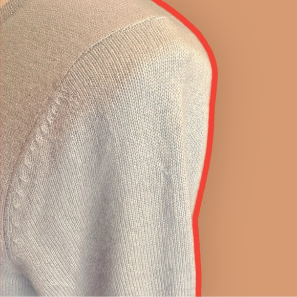 L.L. Bean ‘Women’s Classic Cashmere Crewneck’ in Soft Turquoise / Baby Blue XS - Picture 12 of 14